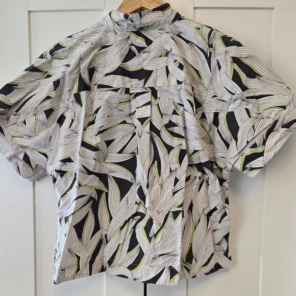 Stand Out in this Banana Republic Shirt Size: M - Picture 1 of 4
